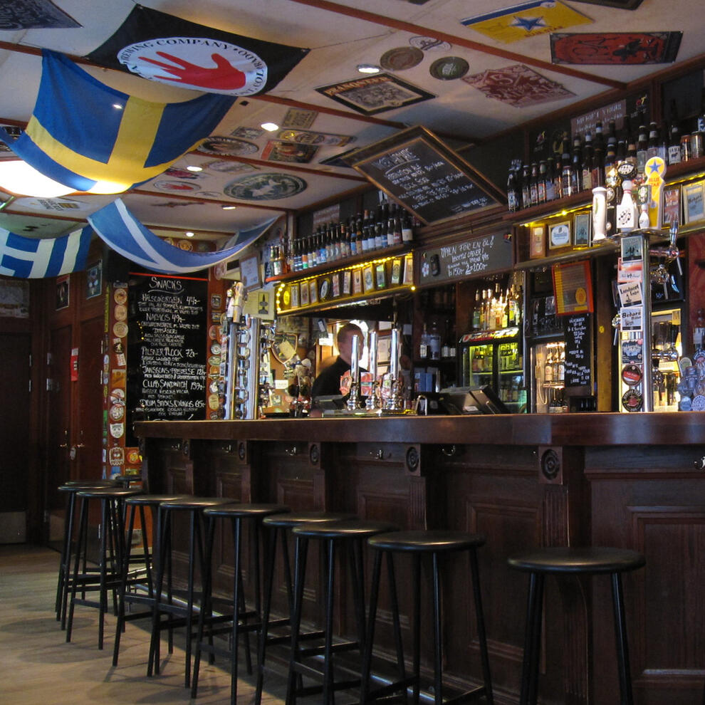 Photo of Oliver Twist bar by Bernt Rostad